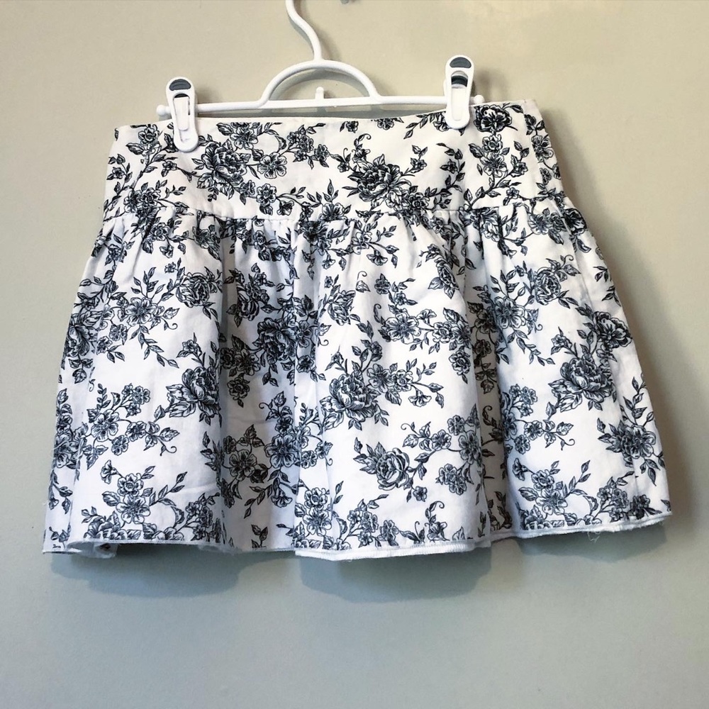 NWOT Gorgeous Mini Skirt